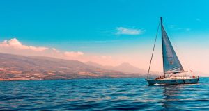 Deniz Tutkunları İçin Temel Bilgiler: Tekne Eğitimi, Yelken Eğitimi ve Göcek Turu Hakkında alohasailingtr.com3