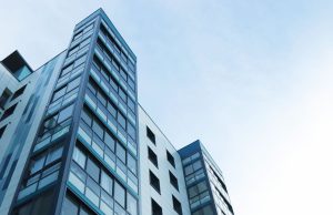 Modern Spor Tesislerinin Temeli: Sentetik Çim, Akrilik Zemin Kaplama ve Atletizm Pisti Yapımı bilgilinsaat2